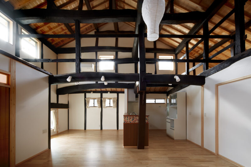 古材の小屋組を活かす古民家／新見市
