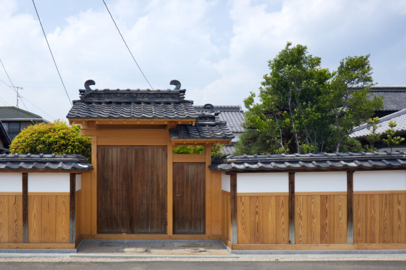 息を吹きかえした門塀と茶室／浅口市鴨方町