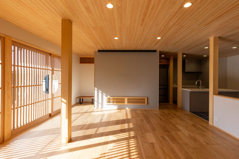 木製格子でつくる和モダン空間｜岡山市北区 実家リノベ